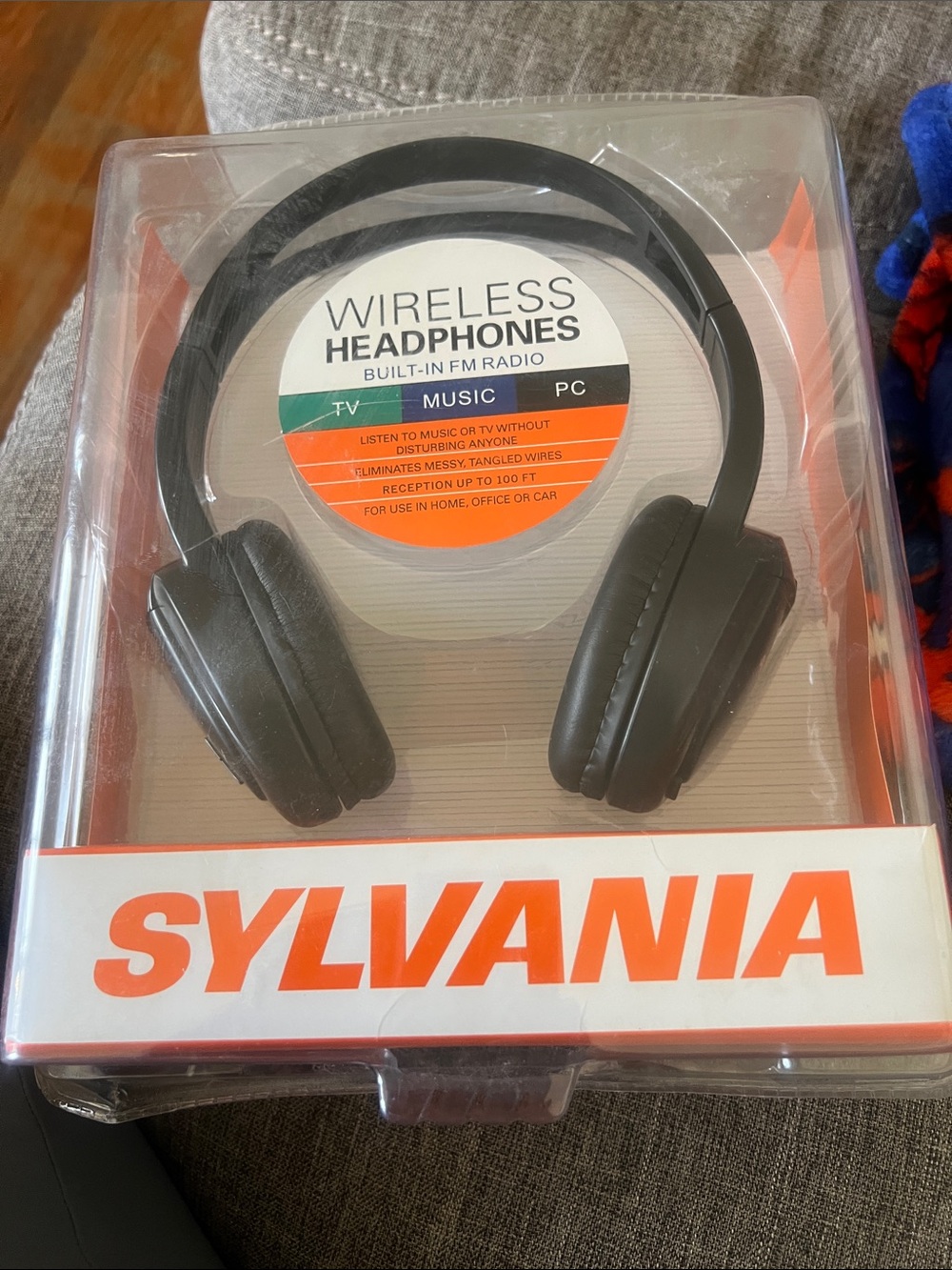 Sylvania Wireless Black Headphones with FM Radio